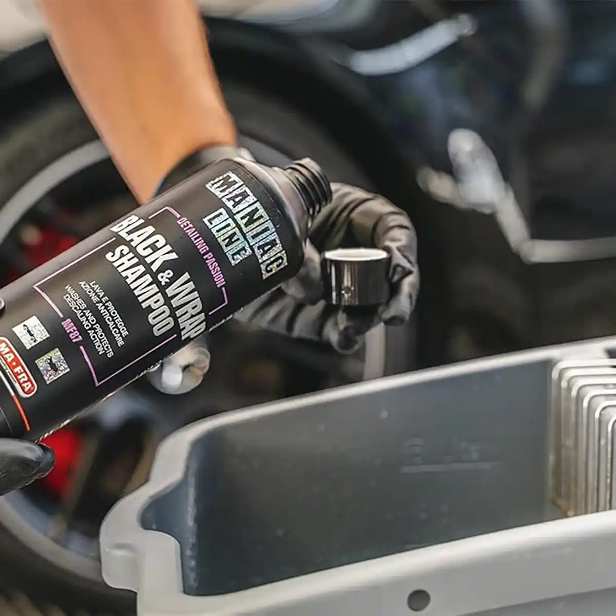 Black & Wrap Shampoo and Shampoo for Professional Exterior Care